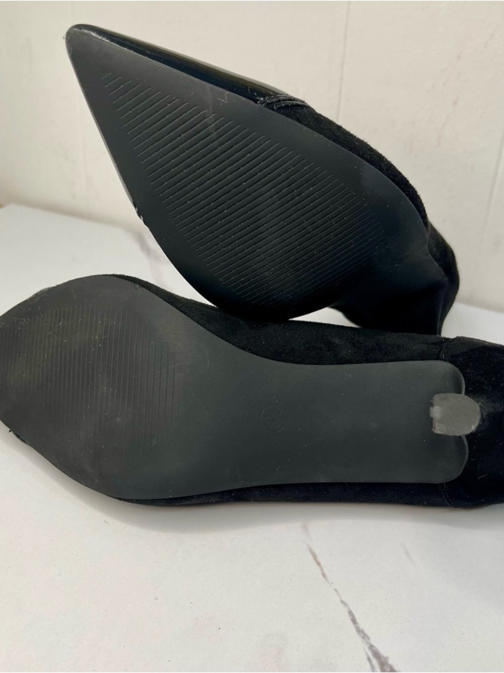 Elegant Black Pointed-Toe Suede & Patent Mid-Heel Pumps Size 8.5M - Picture 12 of 13